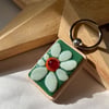 Glass daisy keyring 