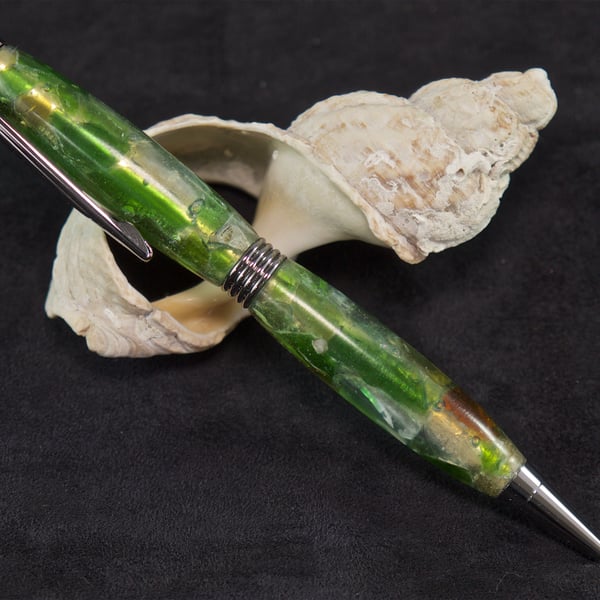 Turned sea-glass twist pen. G3