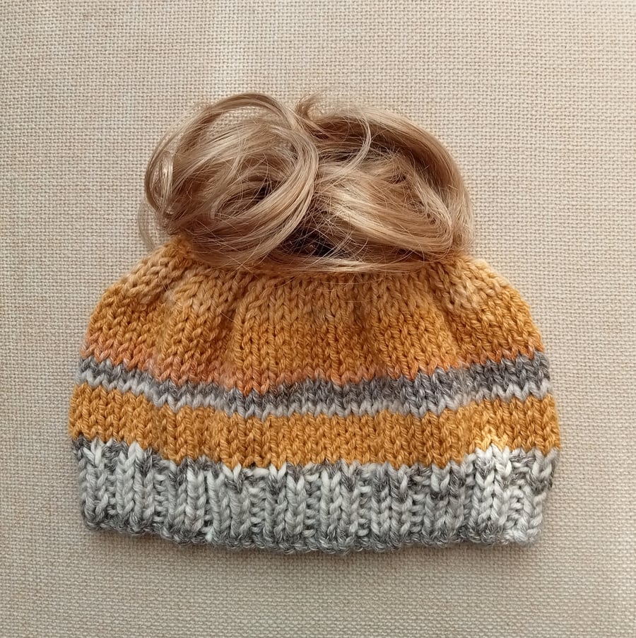 KNITTING PATTERN PDF Wellington Messy Bun Hat