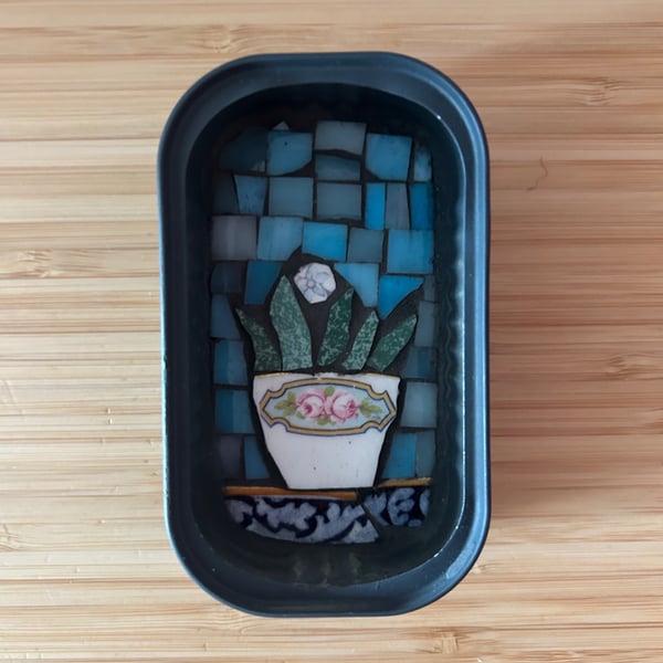 Mini mosaic in sardine tin