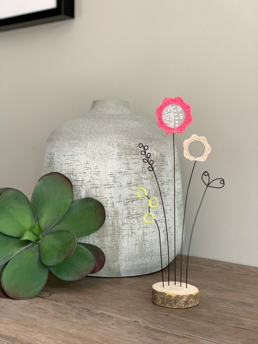 Letterbox Wire Crochet Flowers - Pink