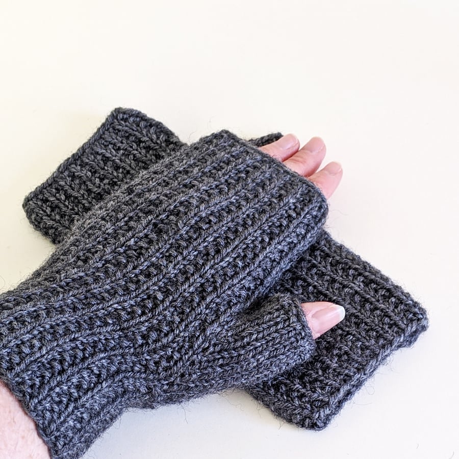 Fingerless Gloves Mitts - Wrist Warmers - Grey Ribbed