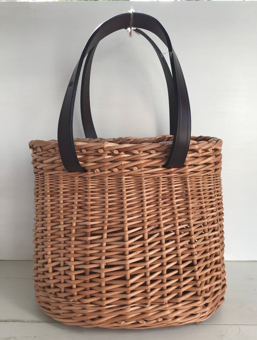 Handmade Somerset Willow Basket with English Leather Handles - Oval (669)