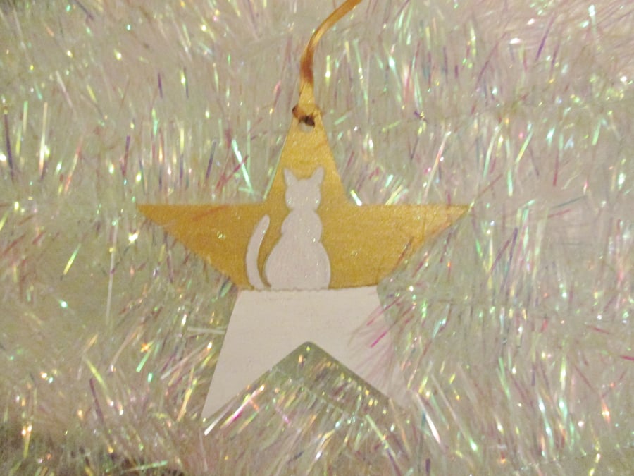 Cat Snow Scene Christmas Star Decoration in Gold and White