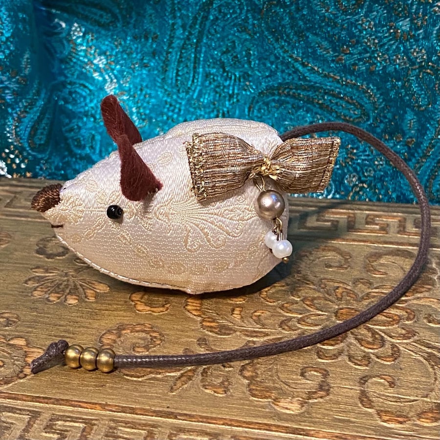 Pearl Treasure Mouse - Hand Stitched Vintage Silk Mouse