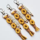 Macrame Flower keychain with personalised name - Gift for Mum 