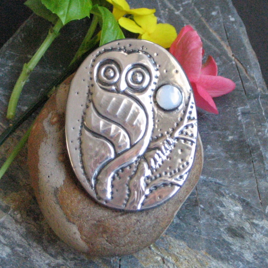 Owl Brooch in Silver Pewter with Mother of Pearl