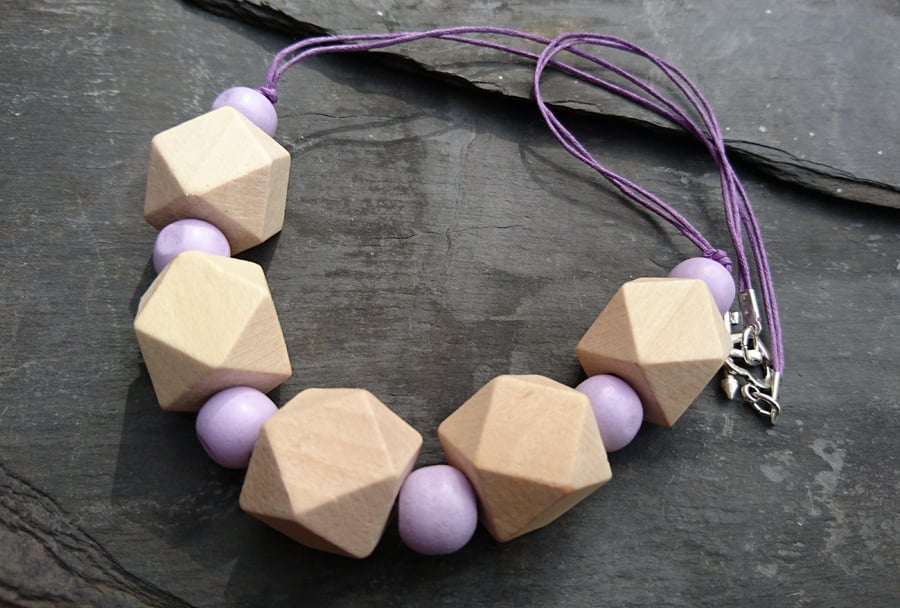 Lilac and natural wood geometric necklace