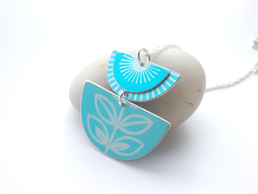 Flower pendant in turquoise retro style flower