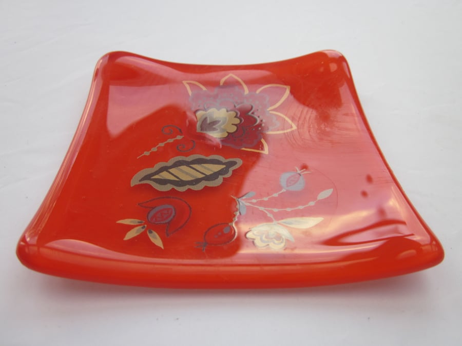 Handmade fused glass trinket bowl or soap dish - pimento with Persian flower