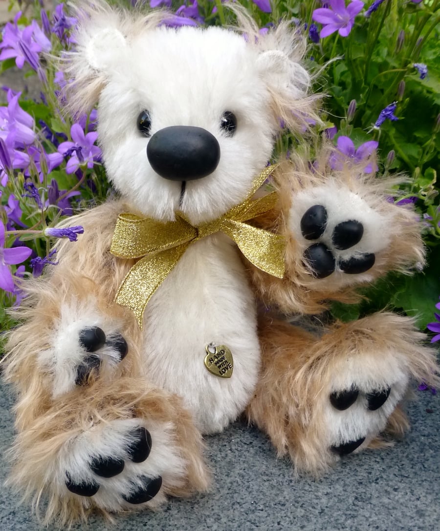 'Sugar'. A bear with a special message in a bottle