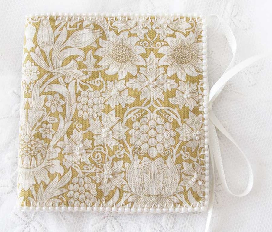 NEEDLE BOOK WILLIAM MORRIS DESIGN HAND BEADED