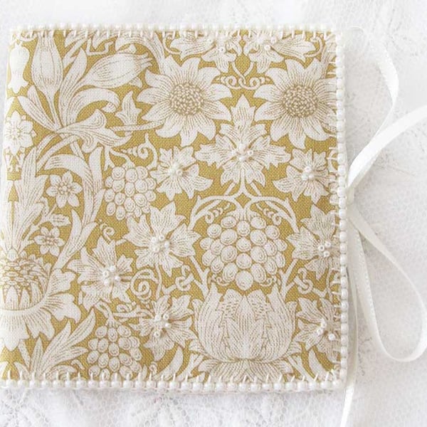 NEEDLE BOOK WILLIAM MORRIS DESIGN HAND BEADED