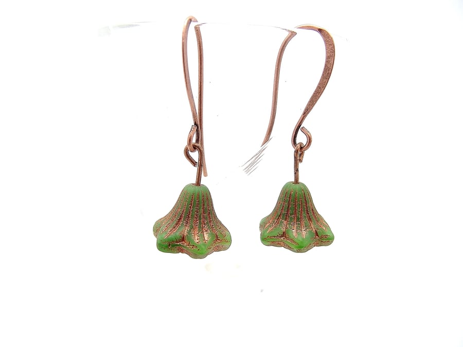 Copper Inlay Trumpet Flower Earrings (Emerald)