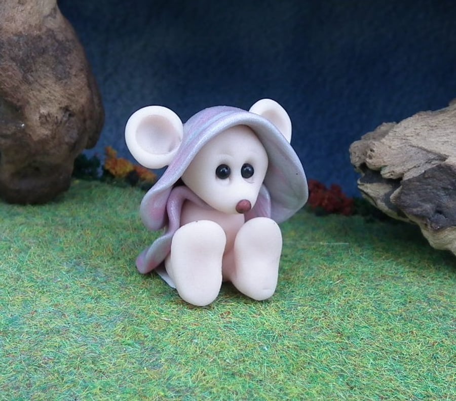Downland Mouse 'Nola' Crop Gatherer OOAK Sculpt by Ann Galvin Gnome Village