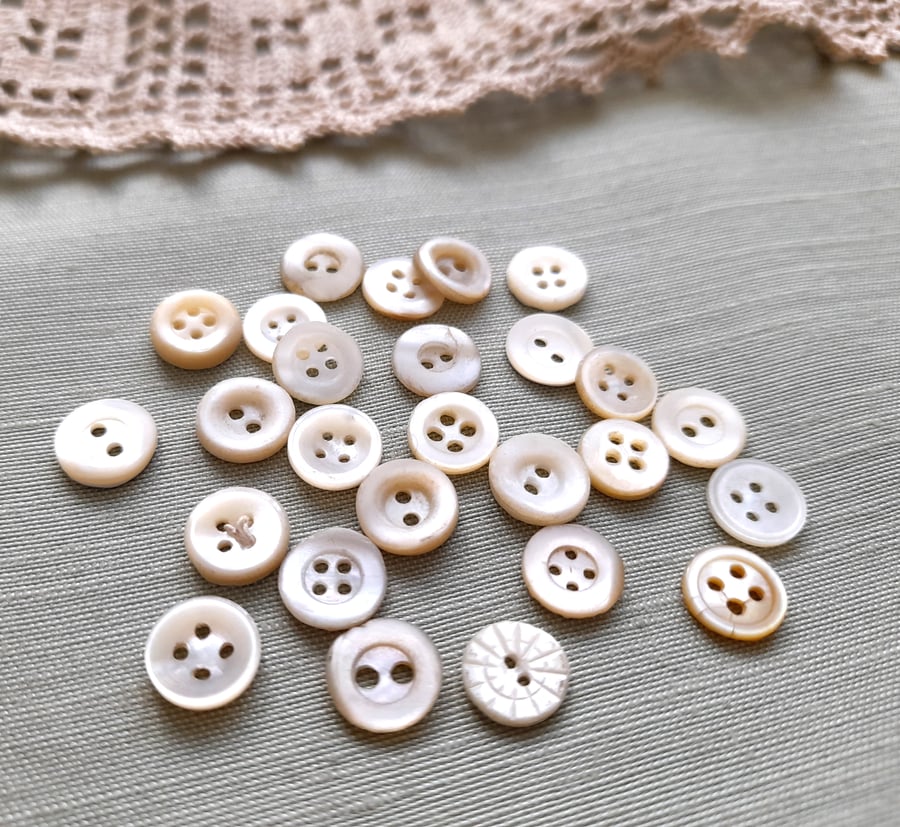 Vintage natural shell buttons, 10-10.5mm, pack of 25 in an assortment of designs