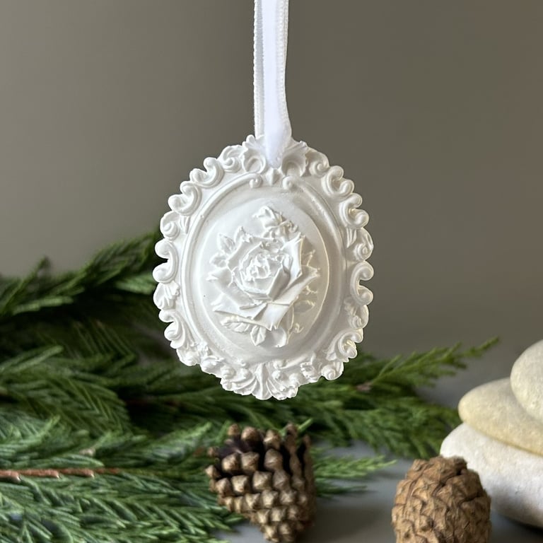 Baroque White Cameo Decoration