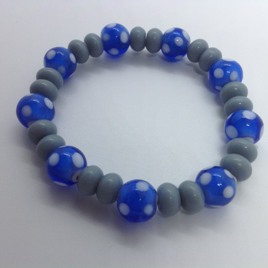 Dotty glass bead bracelet in blue and white with grey discs.