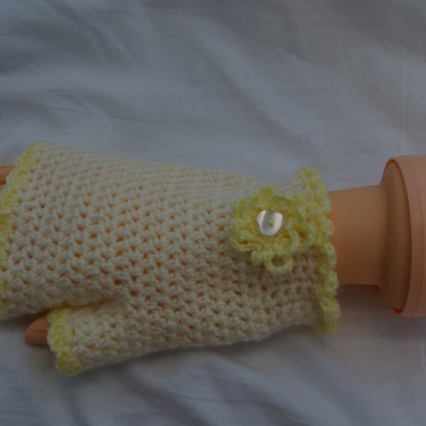 Fingerless Gloves Crochet in Cream and Yellow
