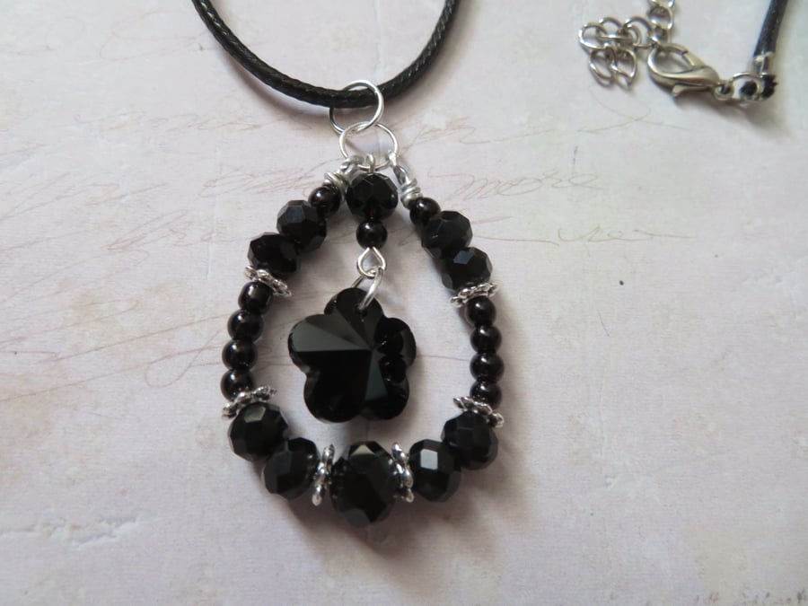 Black Flower Crystal & Pearl Beaded Wire Braid Choker Pendant Necklace 