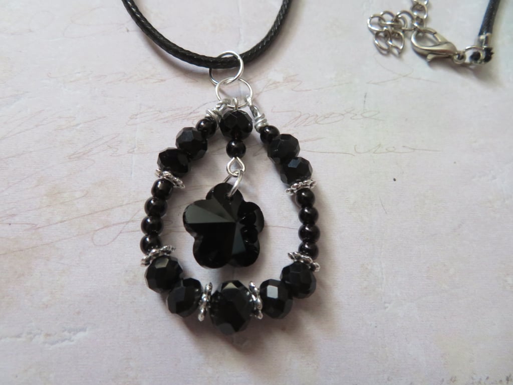 Black Flower Crystal & Pearl Beaded Wire Braid Choker Pendant Necklace 