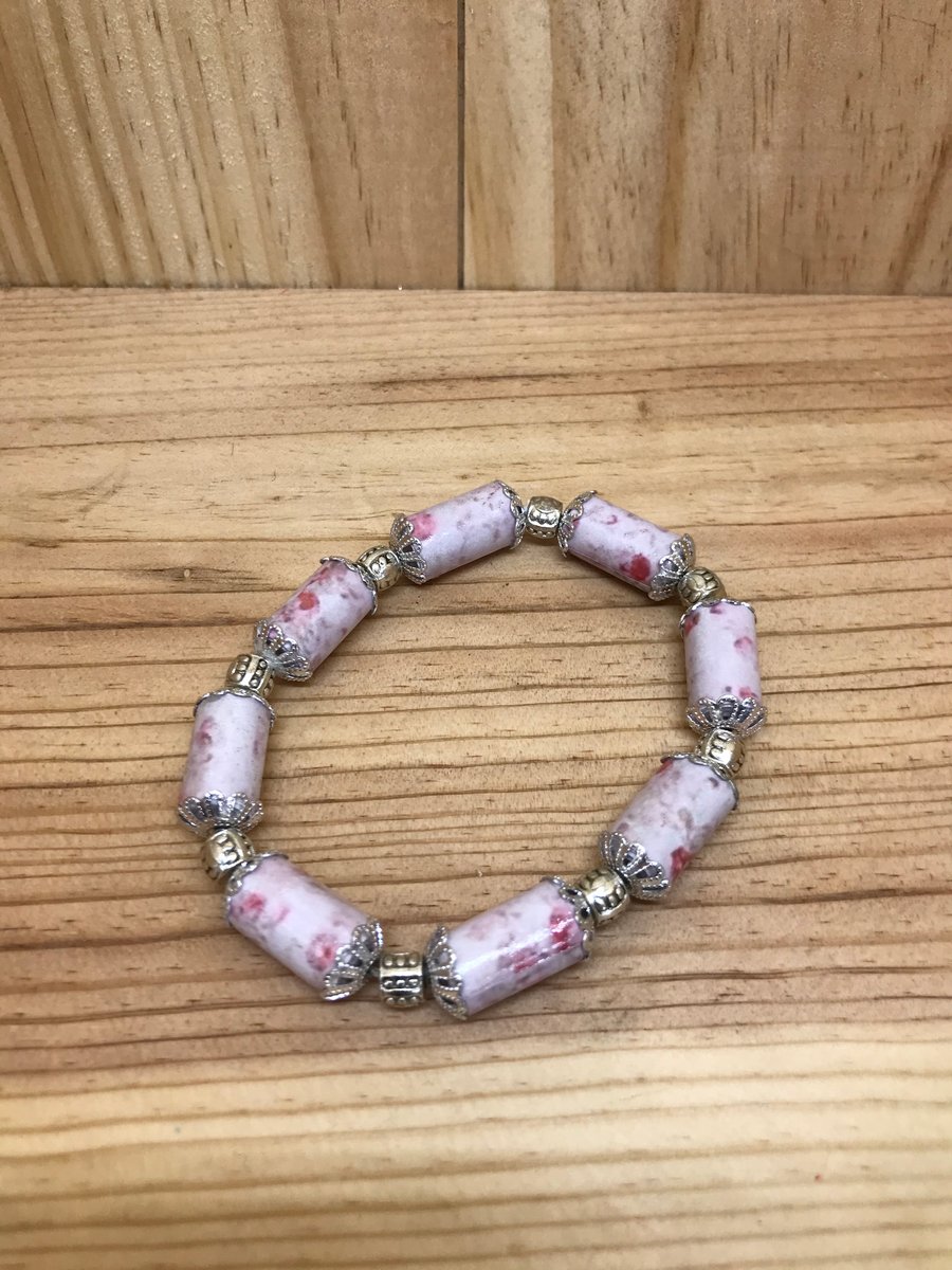  Paper Bead Bracelet. (222)