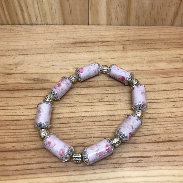  Paper Bead Bracelet. (222)