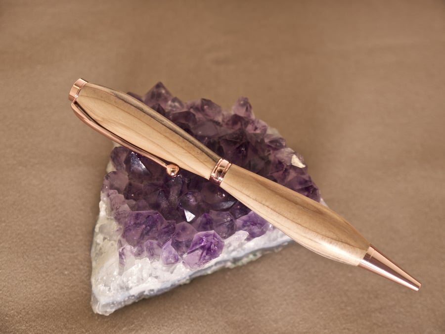 Hand made on Orkney Islands, yew wood ballpoint twist pen R6,5