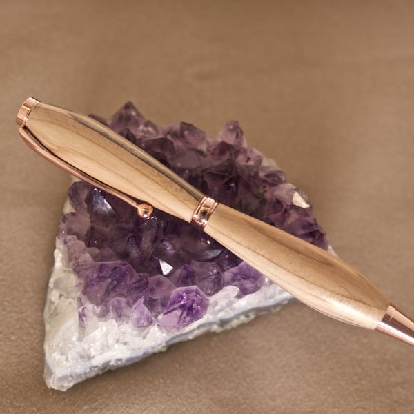 Hand made on Orkney Islands, yew wood ballpoint twist pen R6,5