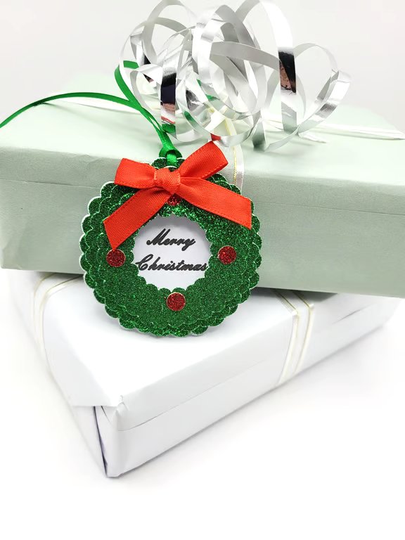 Layered Christmas Wreath Gift Tag, Christmas Present Label, Festive Wrapping