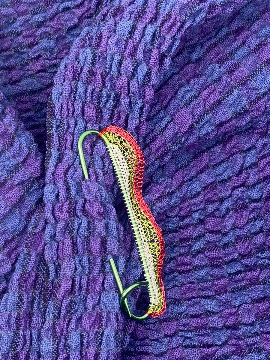 Wire Kilt or scarf pin - 