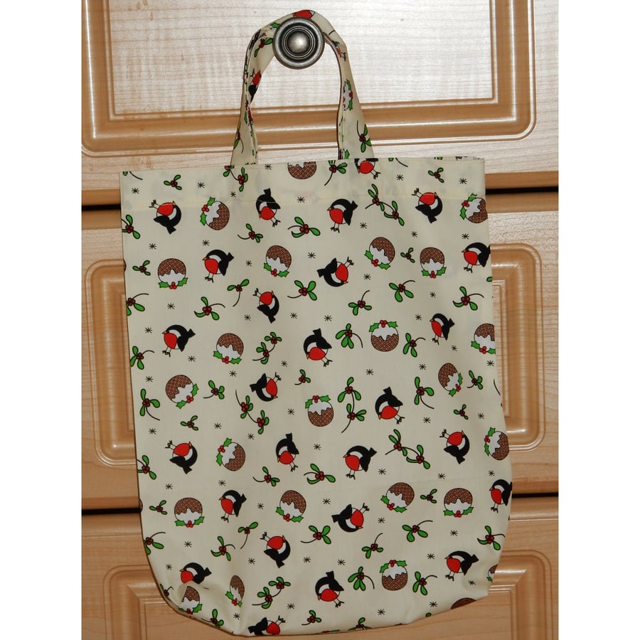 Christmas Gift bag robins puddings and mistletoe