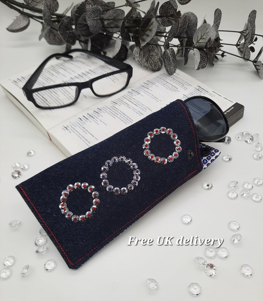 Glasses case denim silver, blue and red circle beading.