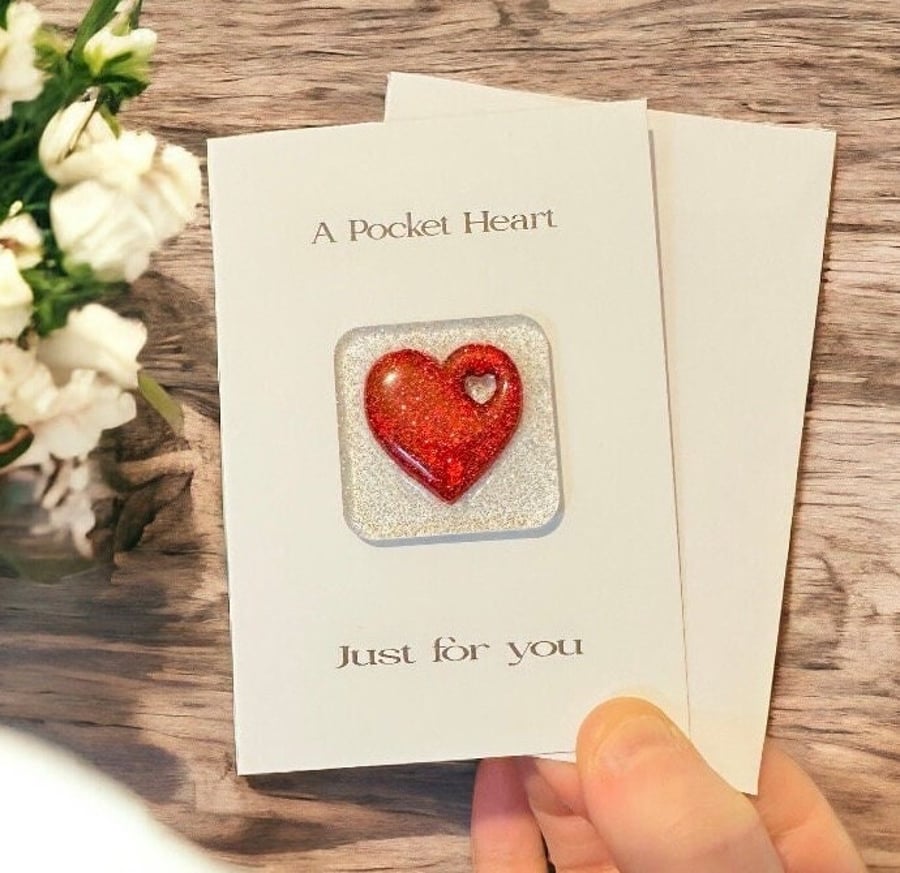 Resin pocket heart, pocket hug, pocket token, token gift, pocket heart with card