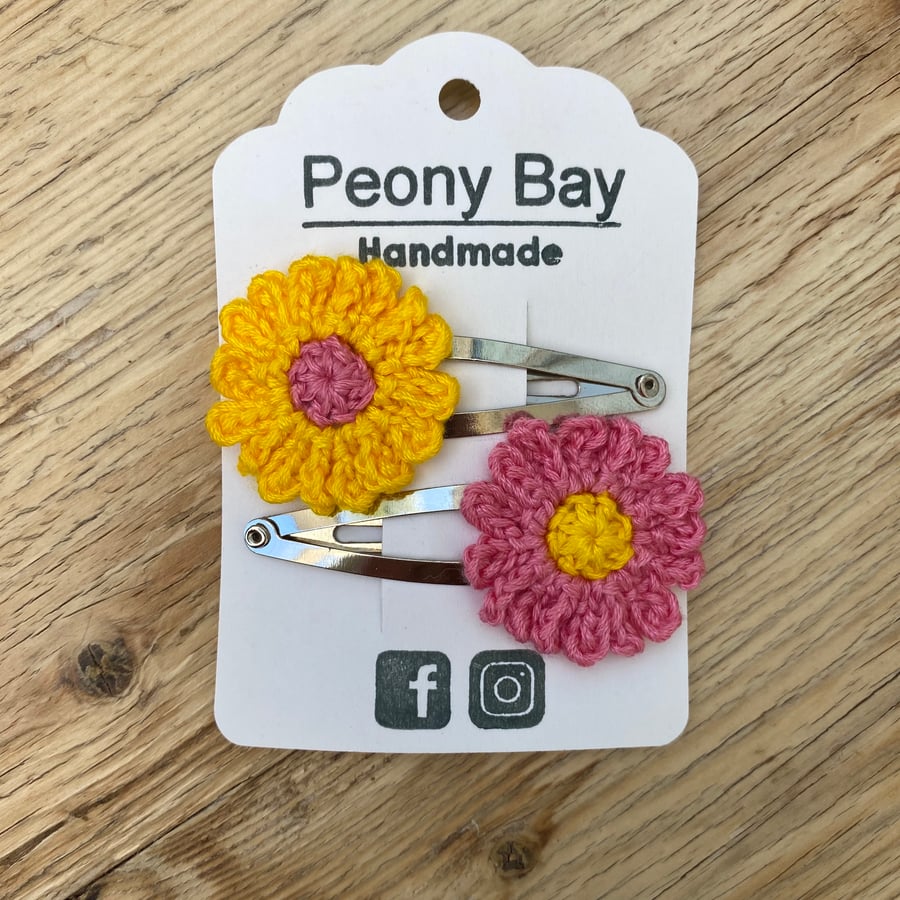 Girl’s daisy hair clips, flower hair slides in pink and yellow