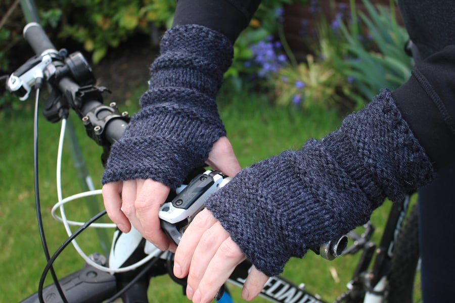 Fingerless gloves men's- Comfy mittens in Charcoal male, knitwear UK