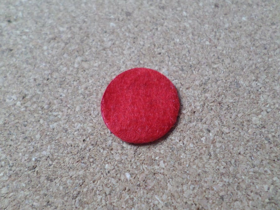 30 x Felt Circles - 20mm - Red 