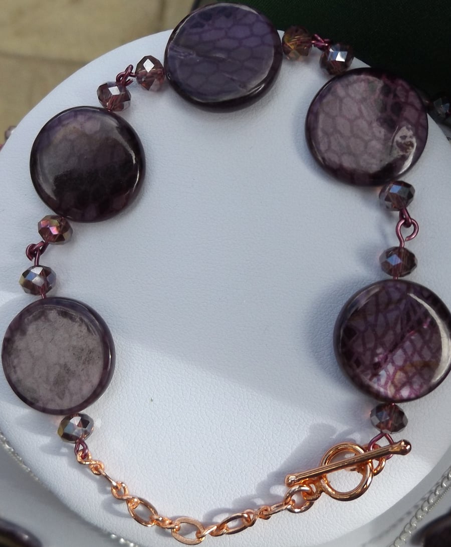 Purple shell pearl bracelet with crystals 