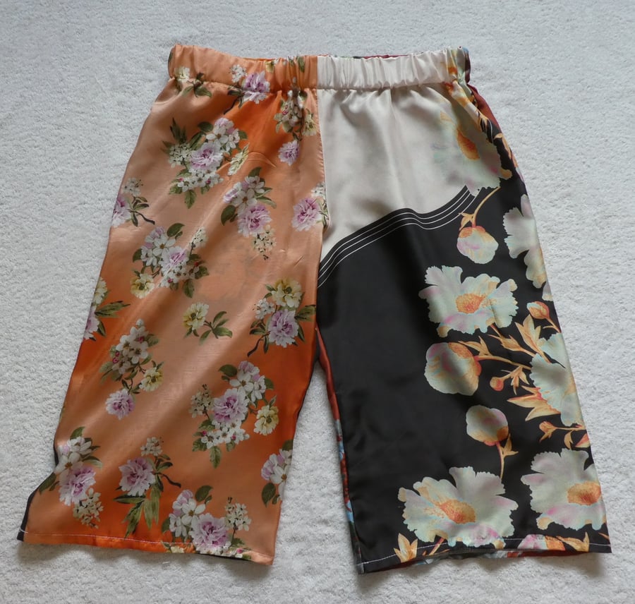 Silk Mid Length Multi Patterned Trousers Elasticated Waist. Ladies M-L. Peach