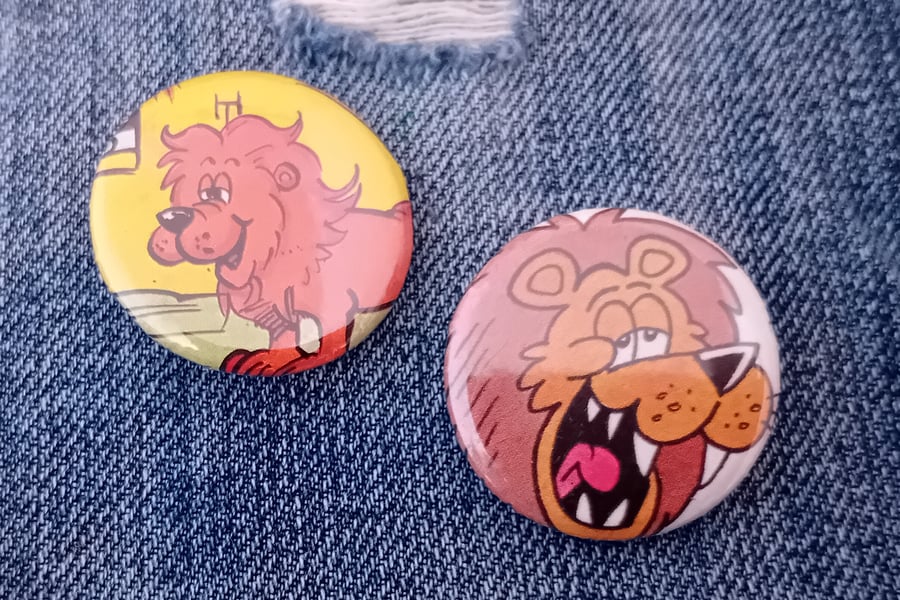 Vintage Comic Badge – Lions