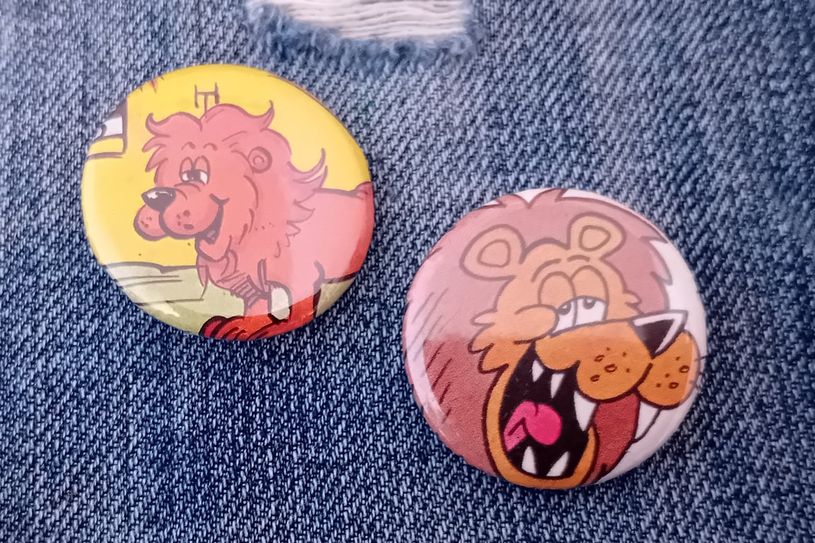 Vintage Comic Badge – Lions