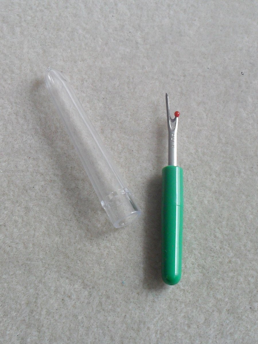 1 x Seam Ripper Tool - Green