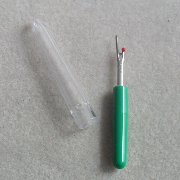 1 x Seam Ripper Tool - Green