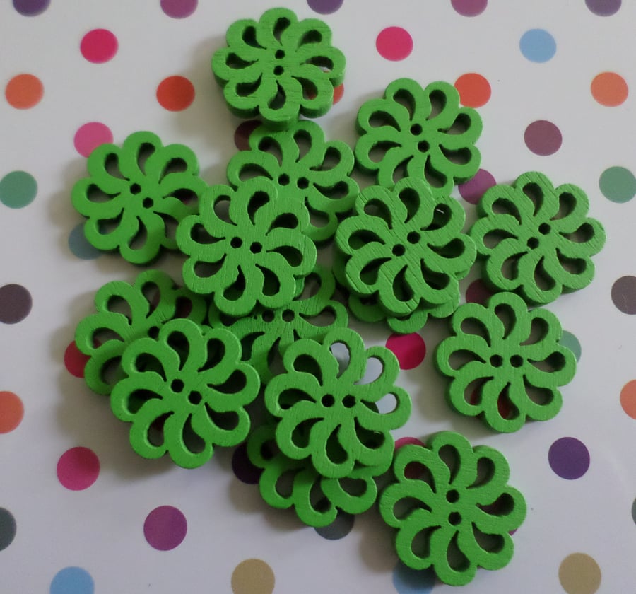 15 x 2-Hole Painted Wooden Buttons - 18mm - Flower - Green 