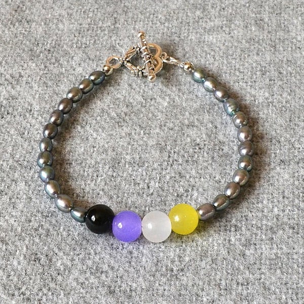 Nonbinary Pride – Glass Nonbinary Flag Bead Bracelet with Grey Oval Glass Pearls