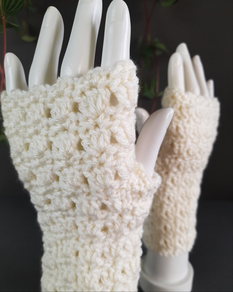 Cream Fingerless Mitts. Anti Pilling Yarn. Soft Wrist Warmers. The Mossy Nook.