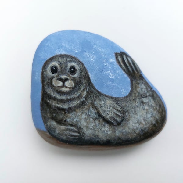 Seal handpainted pebble 