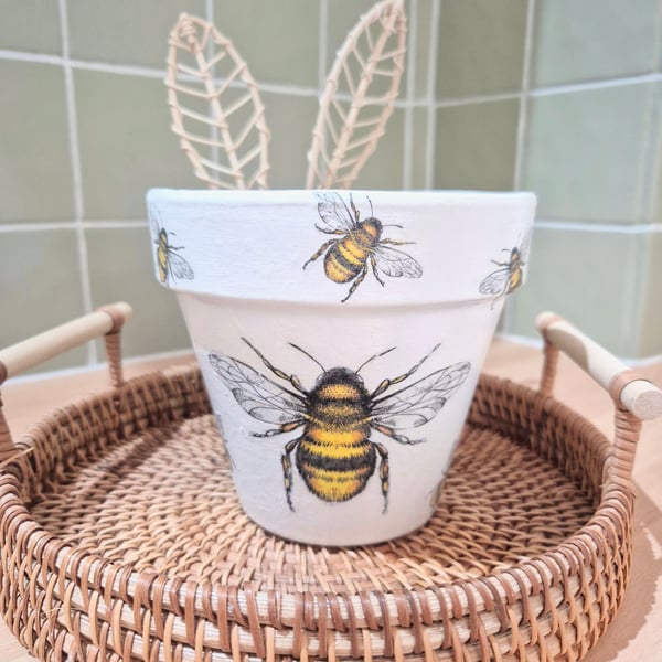Bee Plant Pot, Bee theme, Planter, Mothers Day Gift, Flower Pot, Bumble bee