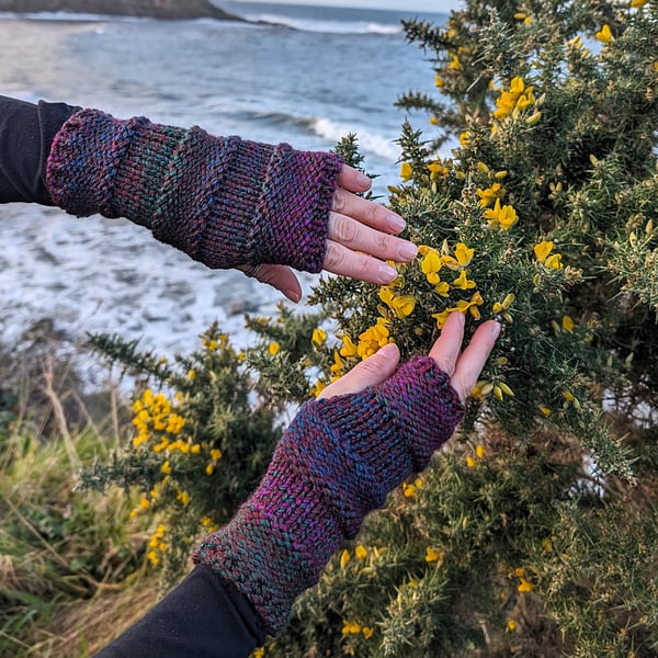 Fingerless gloves - Comfy knitted women's mittens in dark blue green fuschia, kn