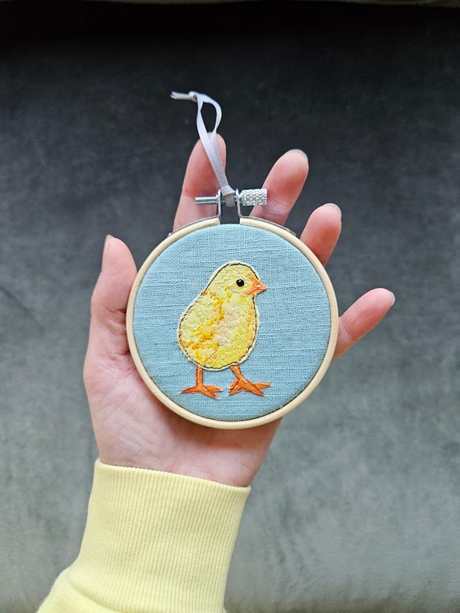 Handmade Easter Chick mini hoop hanging decoration, applique, embroidery, Spring